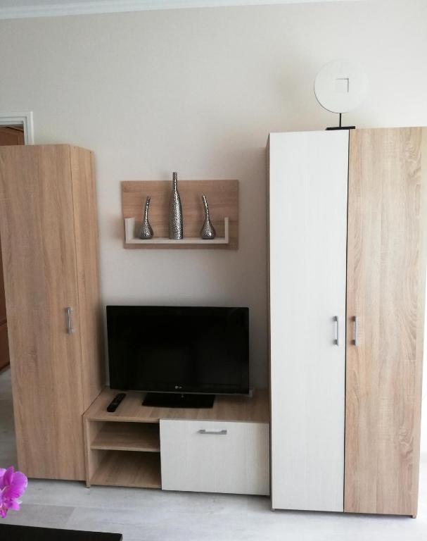 TV a/nebo společenská místnost v ubytování Strandfürdő Apartman