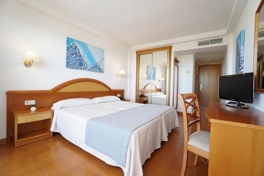 TV a/nebo společenská místnost v ubytování Hotel Millor Sol