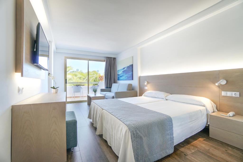 Postel nebo postele na pokoji v ubytování Hotel Millor Sol