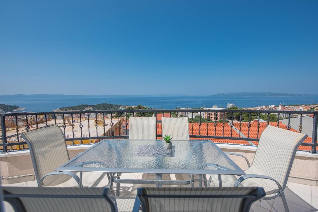 a table and chairs on a balcony with a view at Apartments Naja - Makarska Exklusiv in Makarska