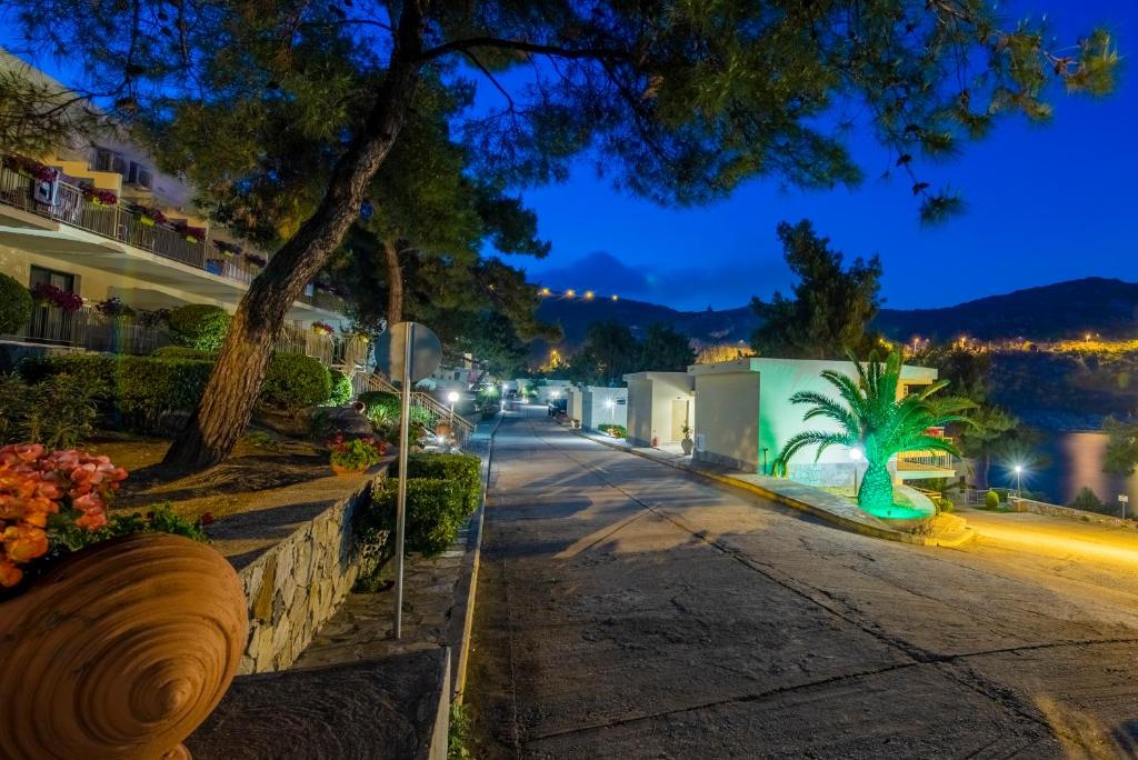 Nespecifikovaný výhled na hory nebo výhled na hory při pohledu z hotelu
