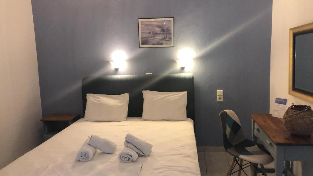 Christina Studios & Apartments - 10