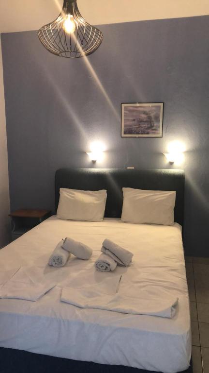 Christina Studios & Apartments - 13