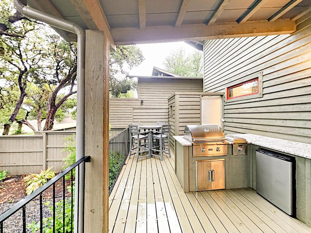 New Listing Chic Lake Travis Cabin With Pool Marina Cabin Spicewood Updated 2021 Prices