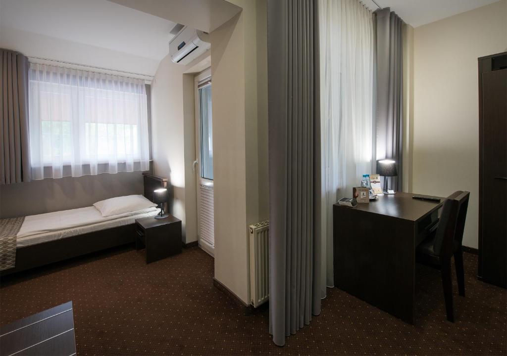Posteľ alebo postele v izbe v ubytovaní Hotel Capitol