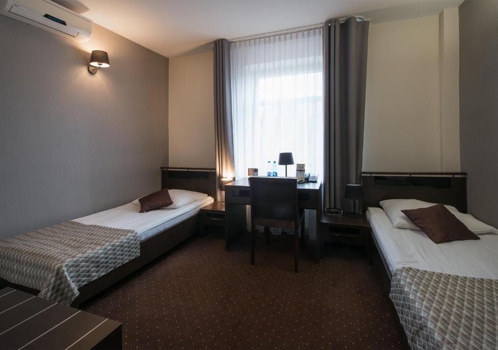 Posteľ alebo postele v izbe v ubytovaní Hotel Capitol