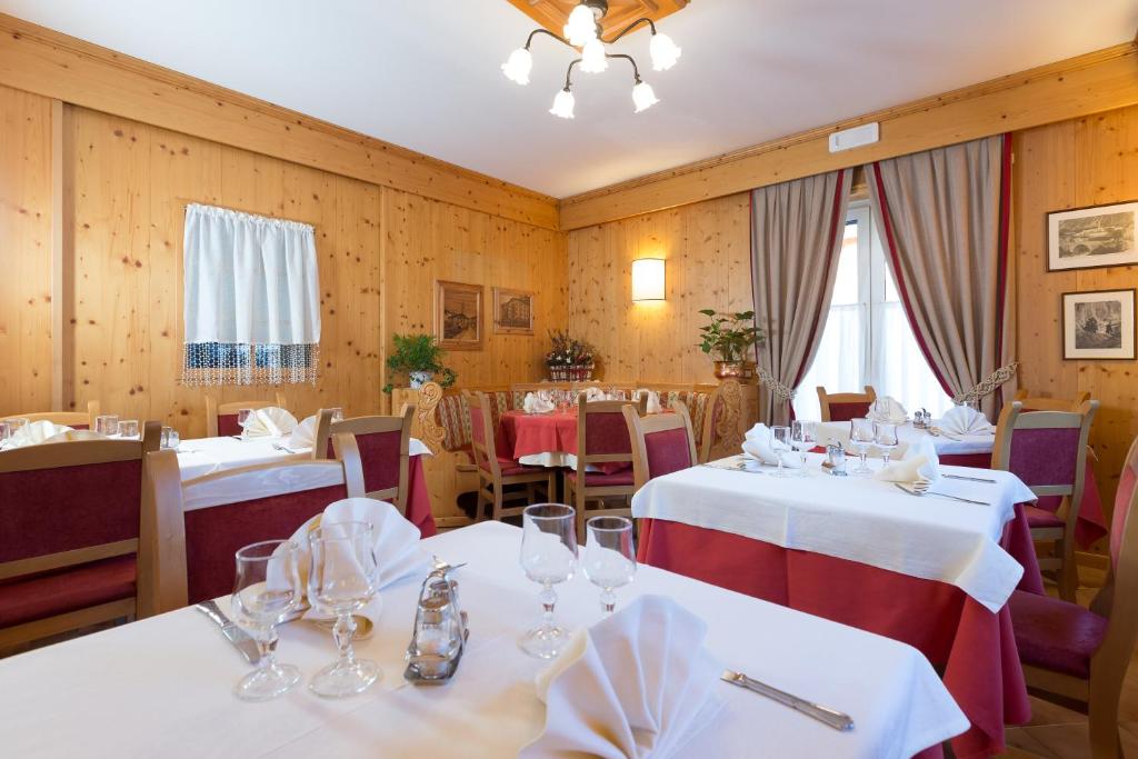 Restaurace v ubytování Hotel I Rododendri