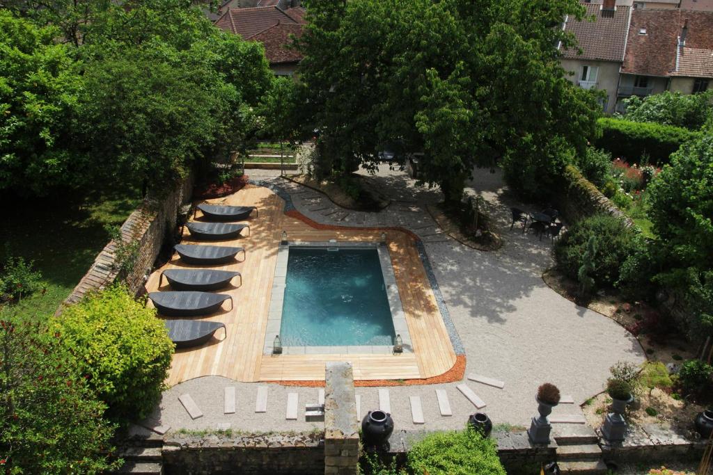 an overhead view of a swimming pool with lounge chairs at Closerie Les Capucines in Arbois