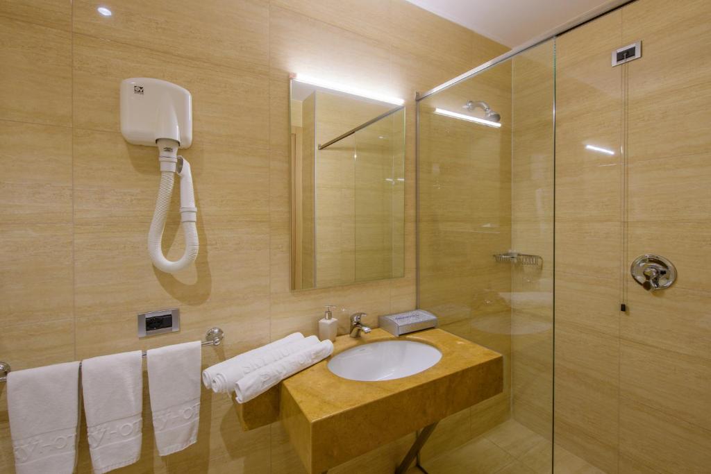 Sky 2 Hotel Tirana - Familiekamer