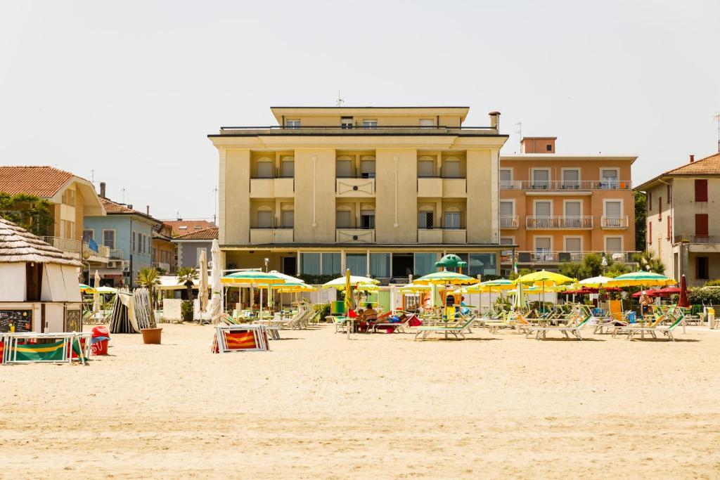 A beach at or near a szállodákat