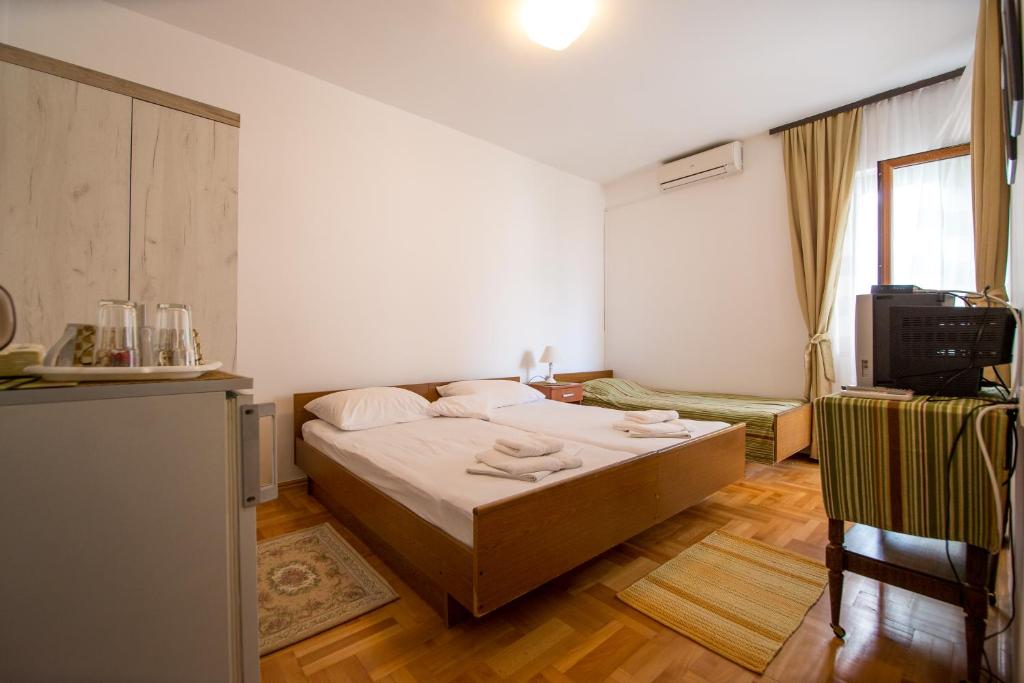 Ένα ή περισσότερα κρεβάτια σε δωμάτιο στο Guesthouse Dapcevic