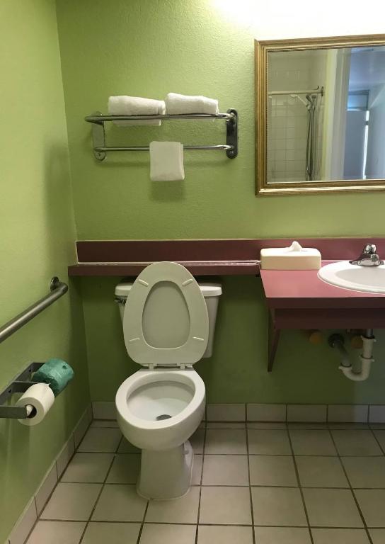Seralago Hotel & Suites Main Gate East - Salle Standard Avec Un Lit King - Accès / Rouleau En Handicap