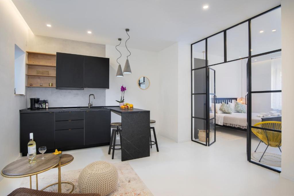 Twins Idola Apartments - 8