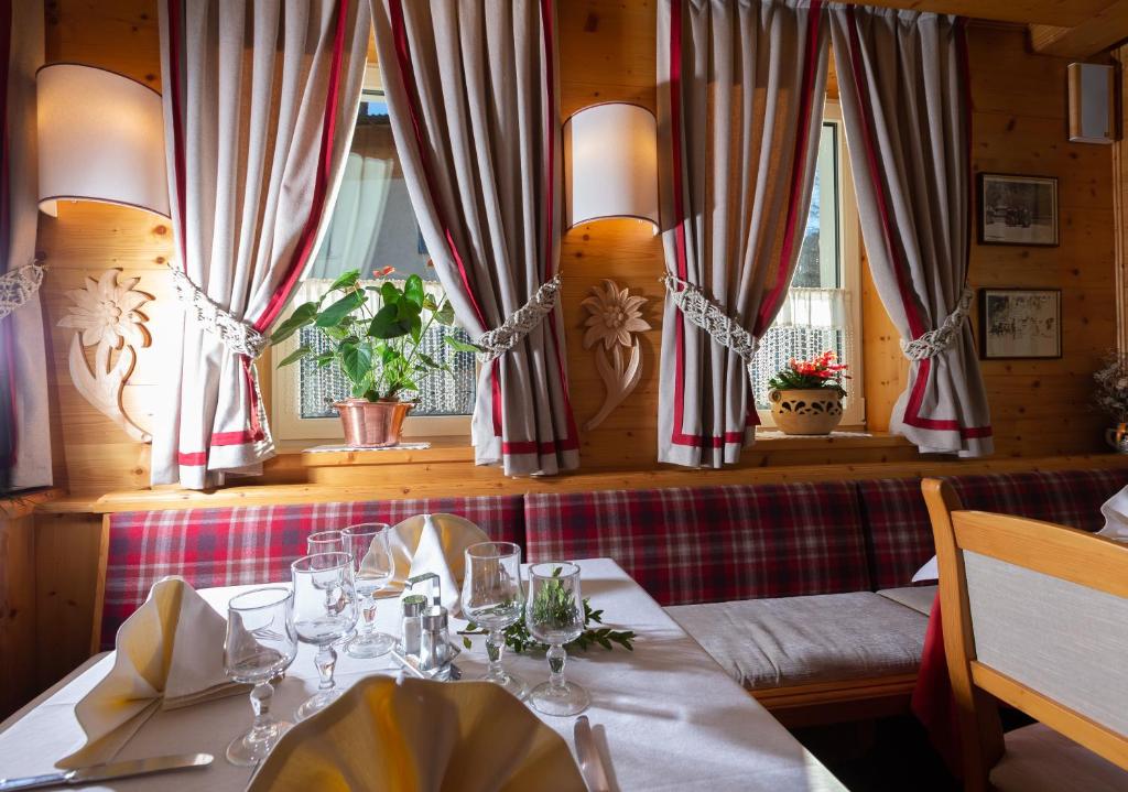 Posezení v ubytování Hotel I Rododendri