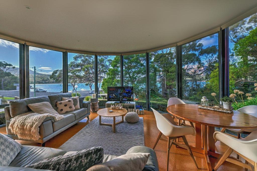 Рест пойнт. Rest point. A32 rest point. Контейнерный пункт бишкек. Австралийский город глен-иннес фото.