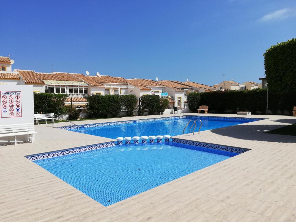 Bazén v ubytování La casa del Buda Cerca de la playa con piscina nebo v jeho okolí