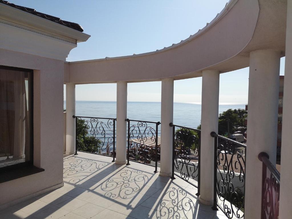 Nespecifikovaný výhled na moře nebo výhled na moře při pohledu z hotelu