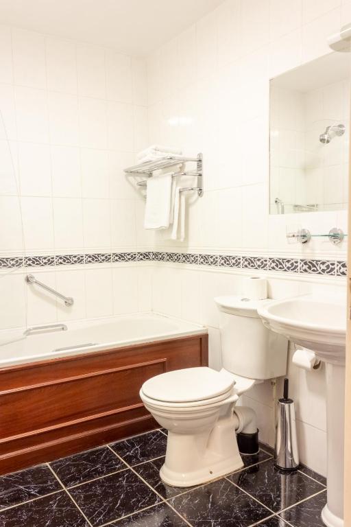 Ванна кімната в Lynhams Hotel
