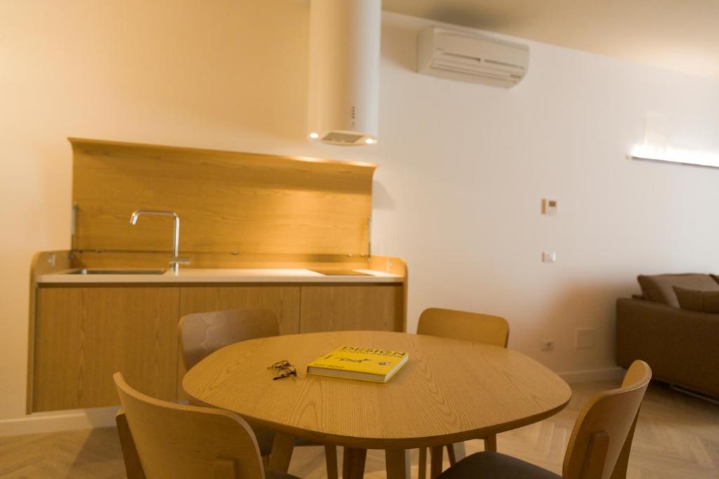 A kitchen or kitchenette at Metropolitan Suites