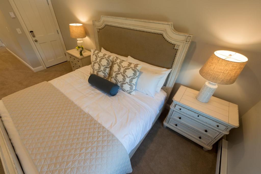 Postel nebo postele na pokoji v ubytování Serenity Inn Newport