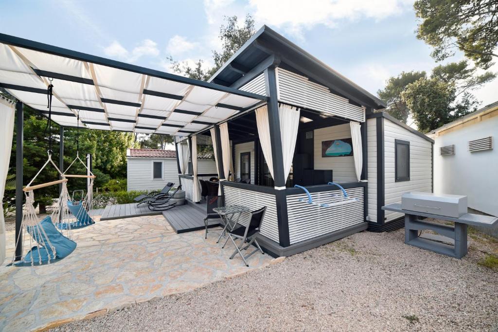 Gallery image of Mobile Home MeeLi Camp Soline in Biograd na Moru