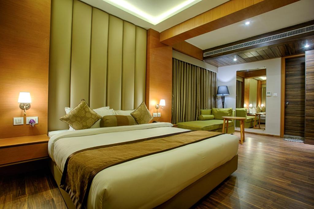 Postel nebo postele na pokoji v ubytování Four Vedas Hotel & Resort