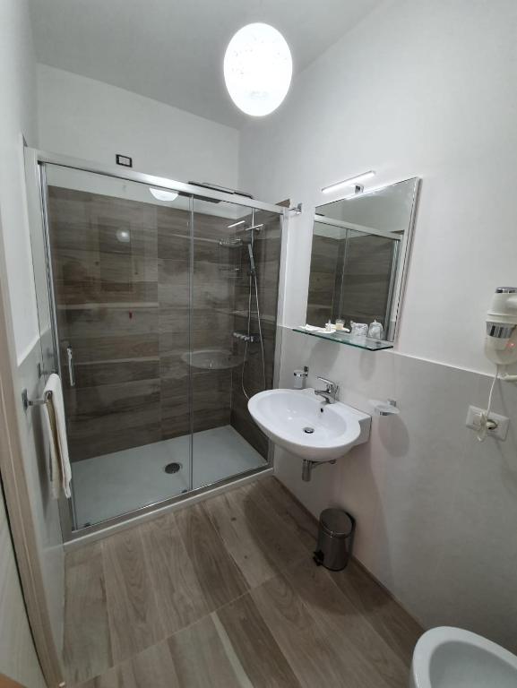 Koupelna v ubytování Oikia Rooms