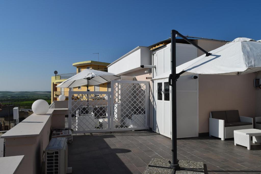A balcony or terrace at DomuS al Corso B&B