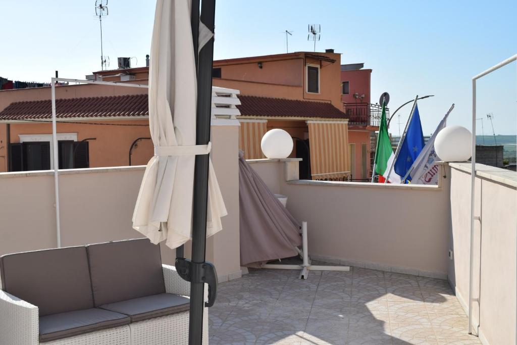 A balcony or terrace at DomuS al Corso B&B