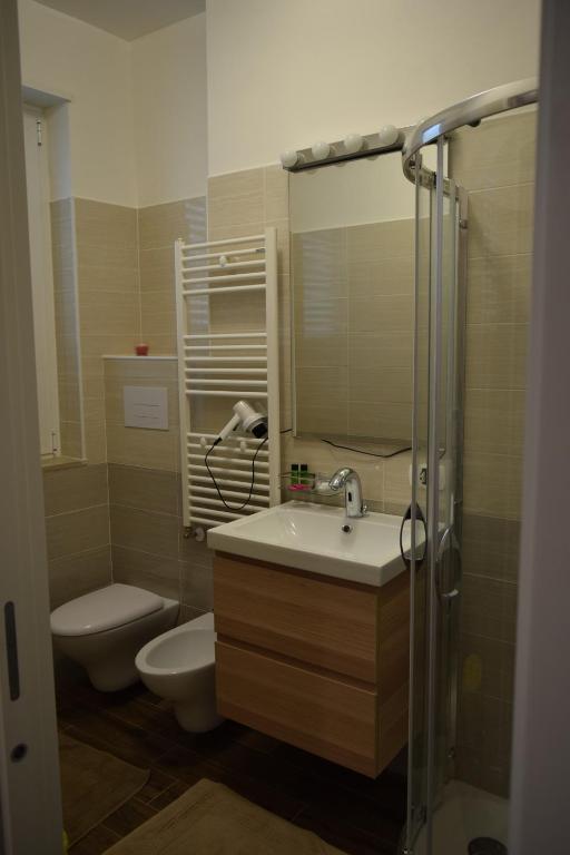 A bathroom at DomuS al Corso B&B