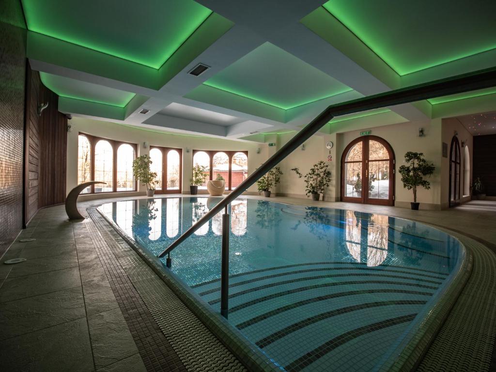 Bazén v ubytovaní Villa Wernera Hotel & Spa alebo v jeho blízkosti