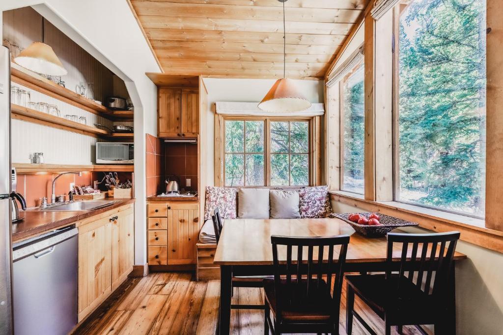Kuchyň nebo kuchyňský kout v ubytování Sundance Mountain Resort