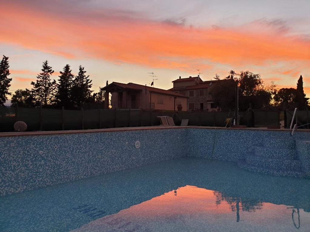 Bazén v ubytování Agriturismo Diaccialone nebo v jeho okolí