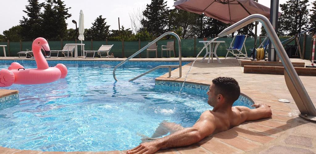 Bazén v ubytování Agriturismo Diaccialone nebo v jeho okolí
