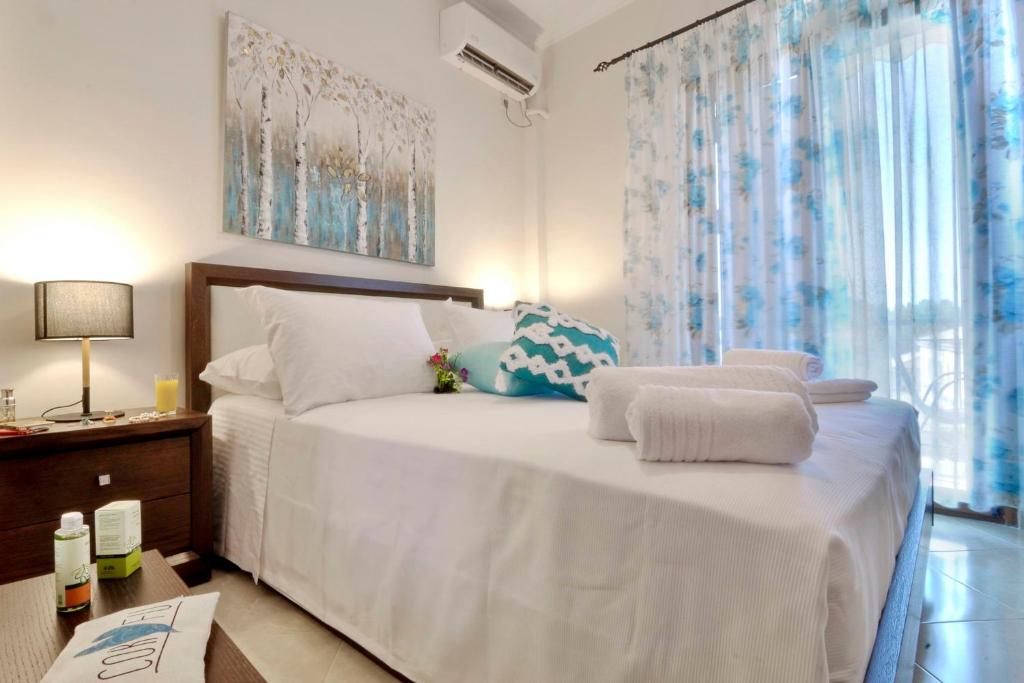 Posteľ alebo postele v izbe v ubytovaní Markisia's Luxury Corfu Town Apartment