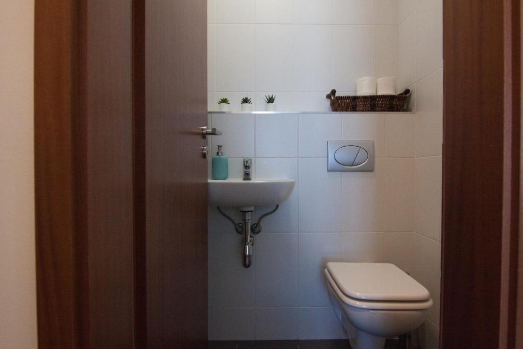 A bathroom at Juls Apartment next to football and hockey stadium