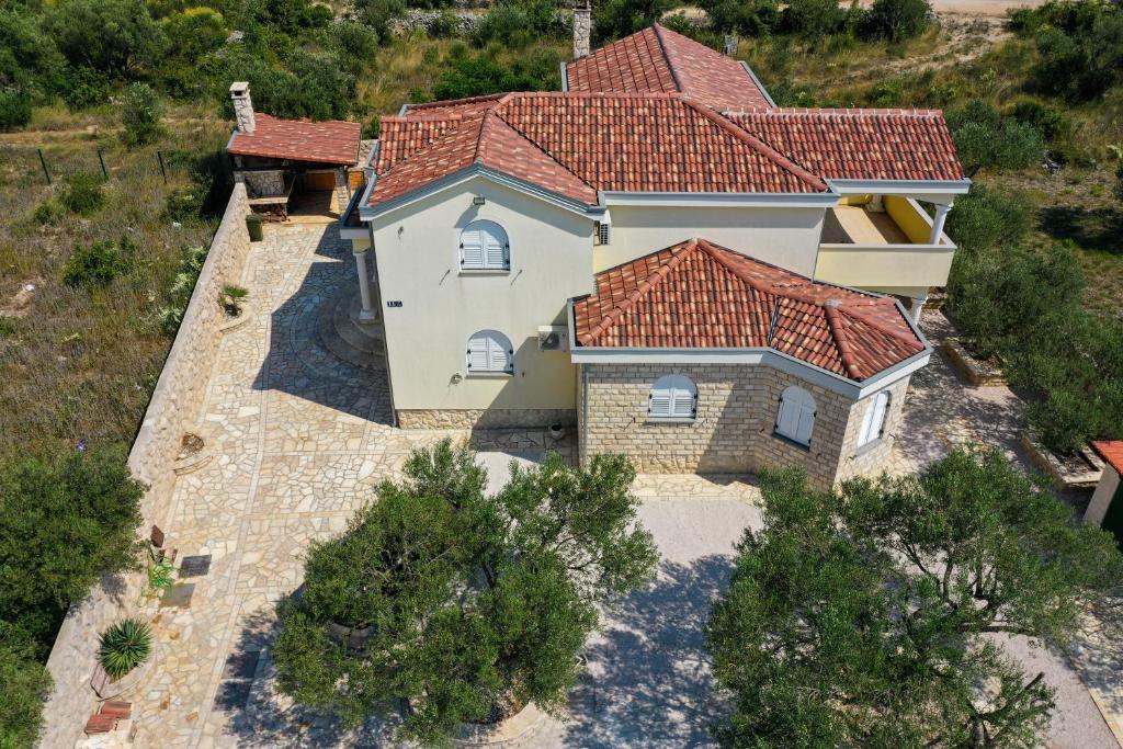 Budova, v ktorej sa vila nachádza