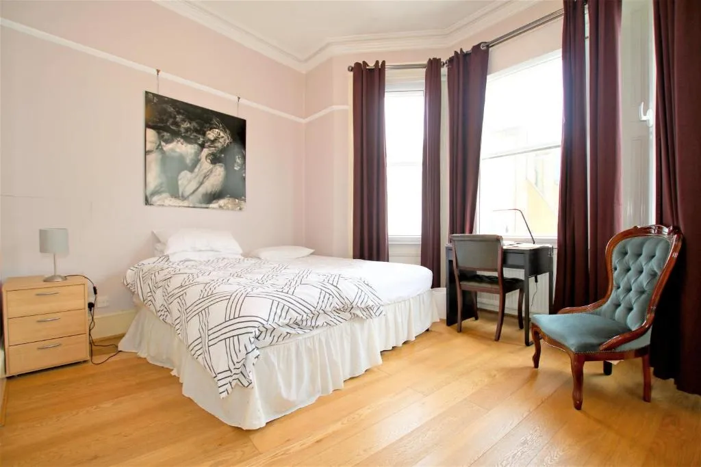 Gloucester Boutique, Londra, Marea Britanie