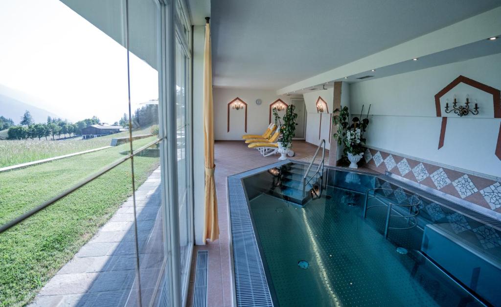 Bazén v ubytování Vitalhotel Kaiserhof nebo v jeho okolí