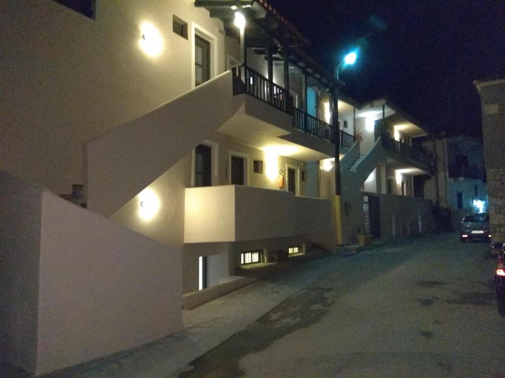 The building in which az apartmanhoteleket is located