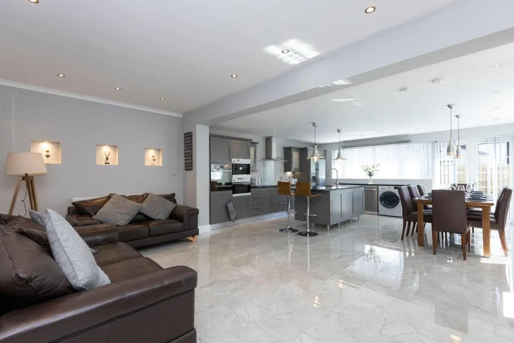 Chestnut House, Beautiful, spacious & comfortable, Belfast, United Kingdom
