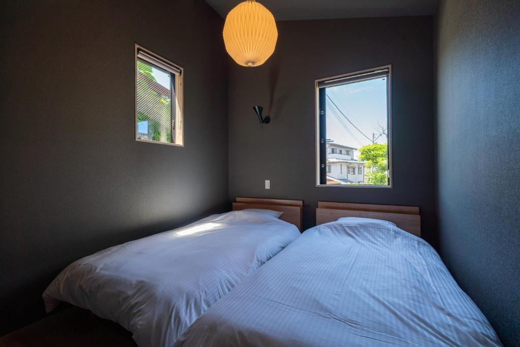Uma cama ou camas num quarto em Gunjo no Tsuki