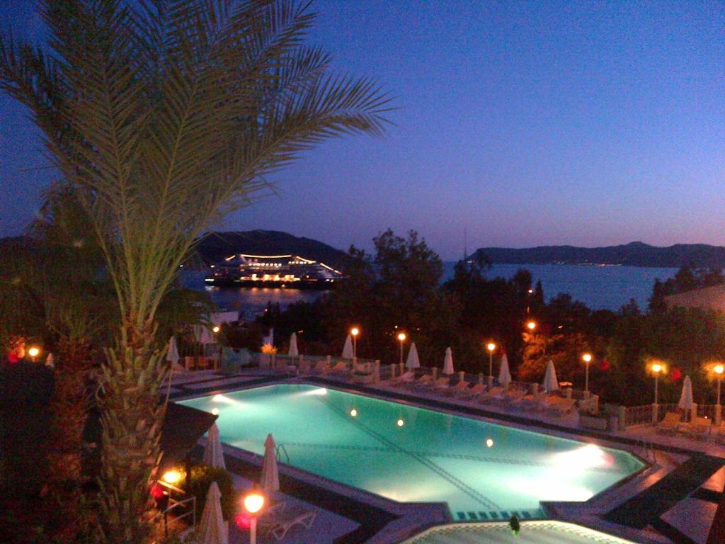 The swimming pool at or close to Hotel Club Phellos