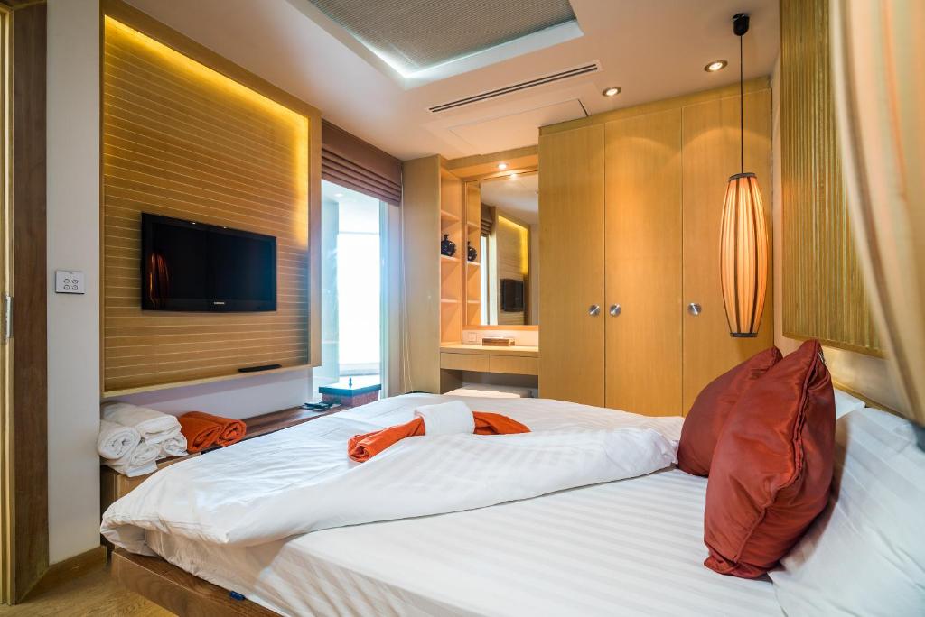 Postel nebo postele na pokoji v ubytování Bright beachfront retreat in Bang Tao
