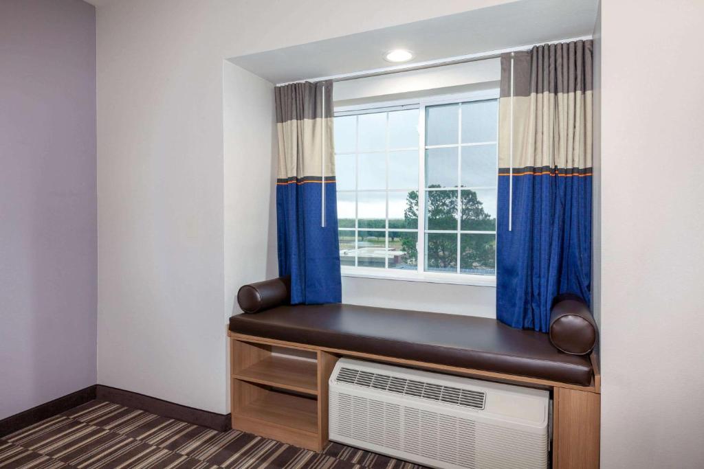 Microtel Inn & Suites by Wyndham College Station photo
