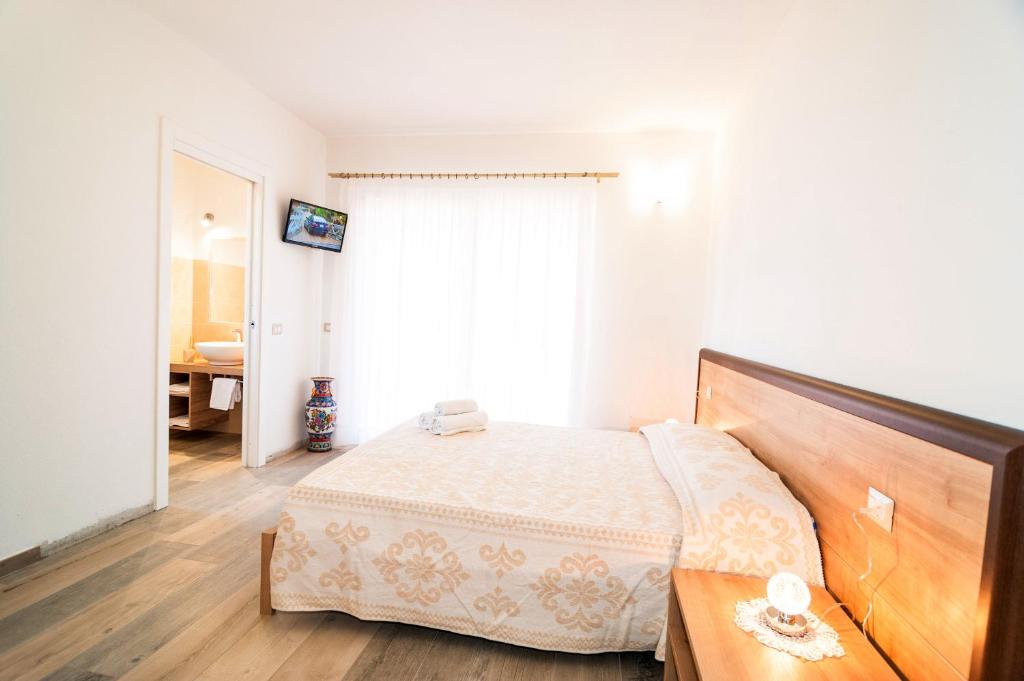 Łóżko lub łóżka w pokoju w obiekcie MOLAROTTO CAMERE CON ANGOLO COTTURA