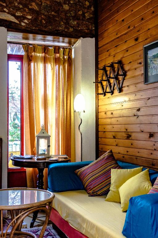 Malaxiana Houses - Two-Bedroom House - Split Level