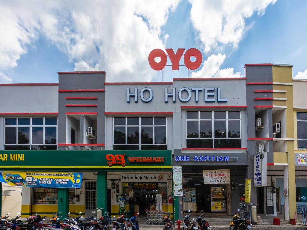 a hotel with motorcycles parked in front of it at OYO 1185 Ho Hotel in Melaka