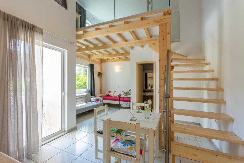 A seating area at Happiness Apartments