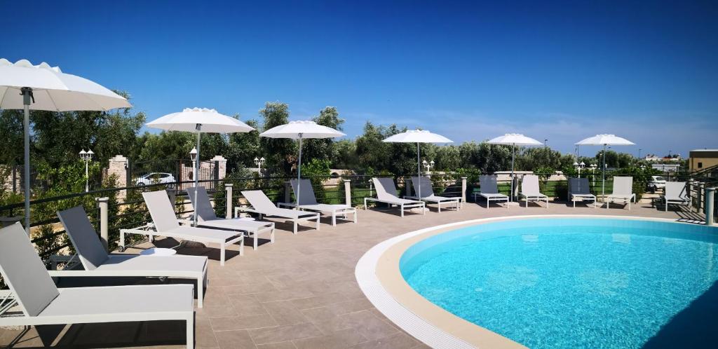Bazén v ubytování Hotel Puglia Garden nebo v jeho okolí